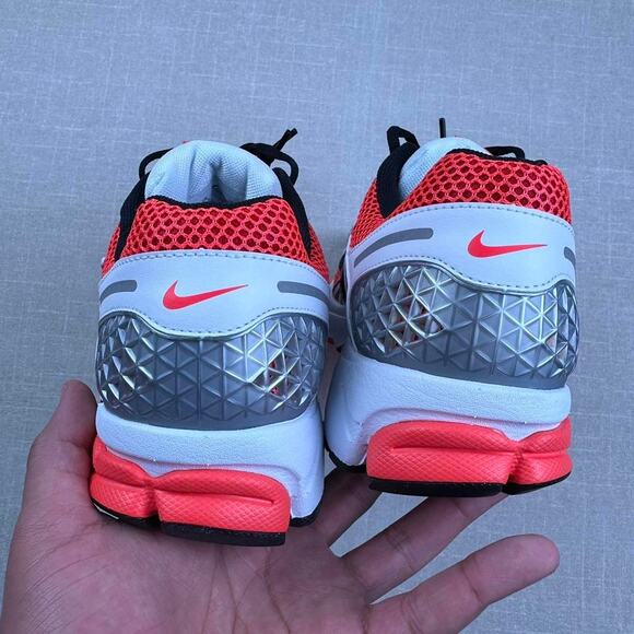 Nike Zoom Vomero 5 \